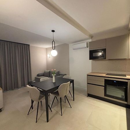 Sea View Apartment Gin Брела Екстериор снимка