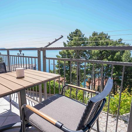 Sea View Apartment Gin Брела Екстериор снимка
