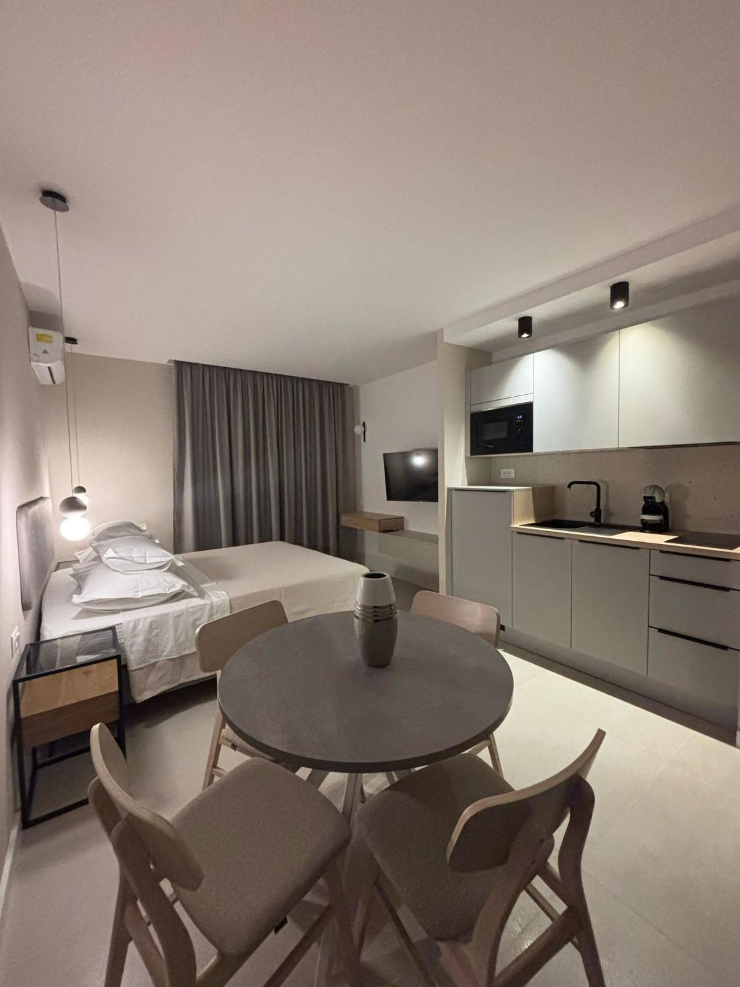 Sea View Apartment Gin Брела Екстериор снимка