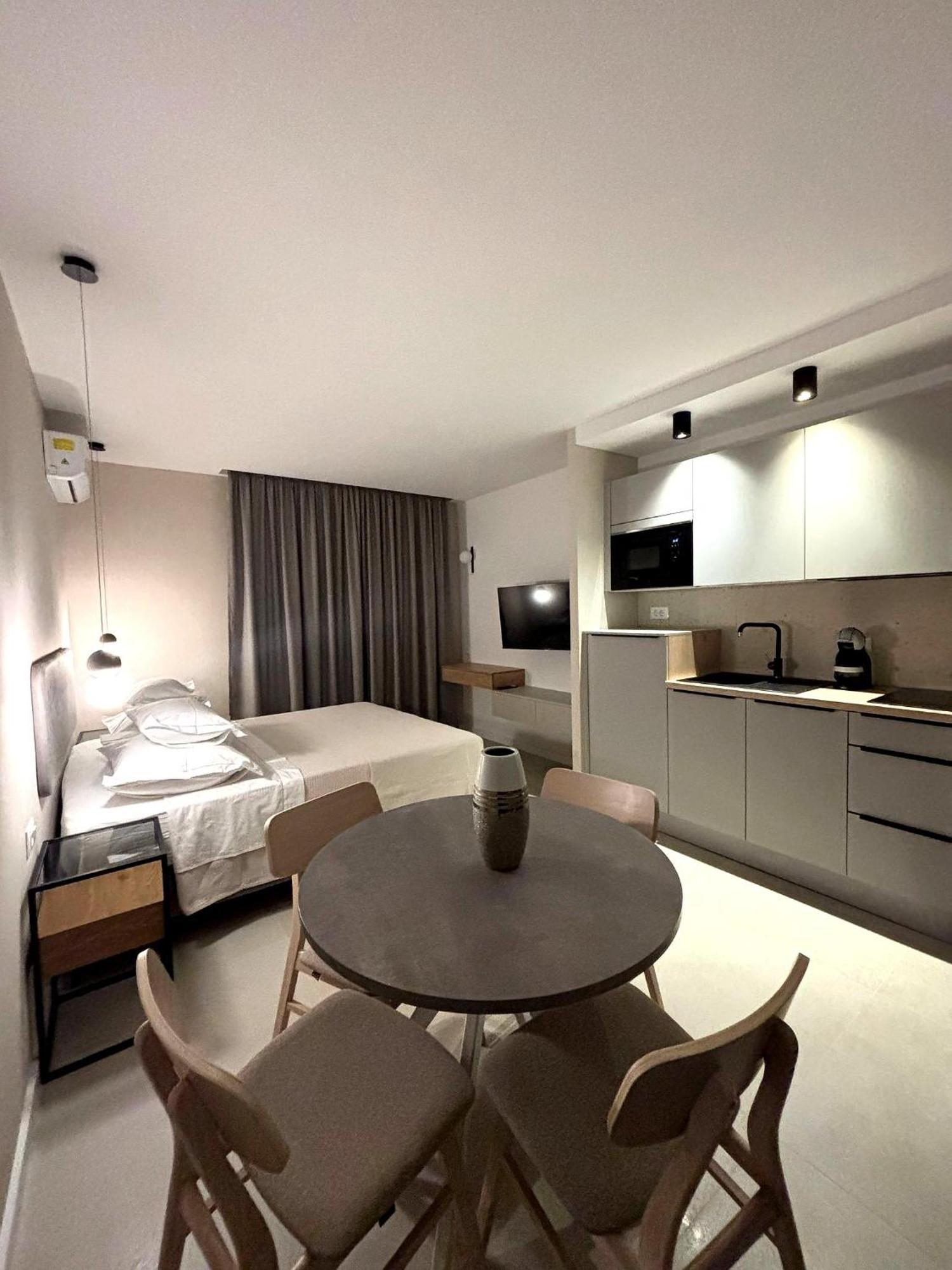Sea View Apartment Gin Брела Екстериор снимка