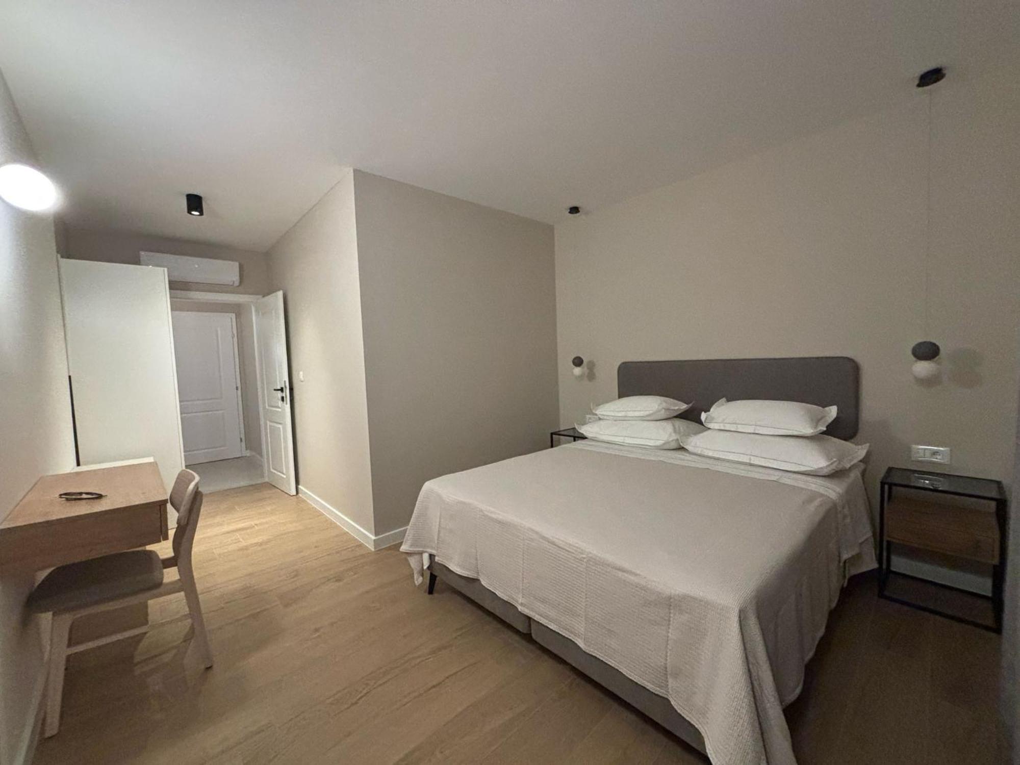 Sea View Apartment Gin Брела Екстериор снимка