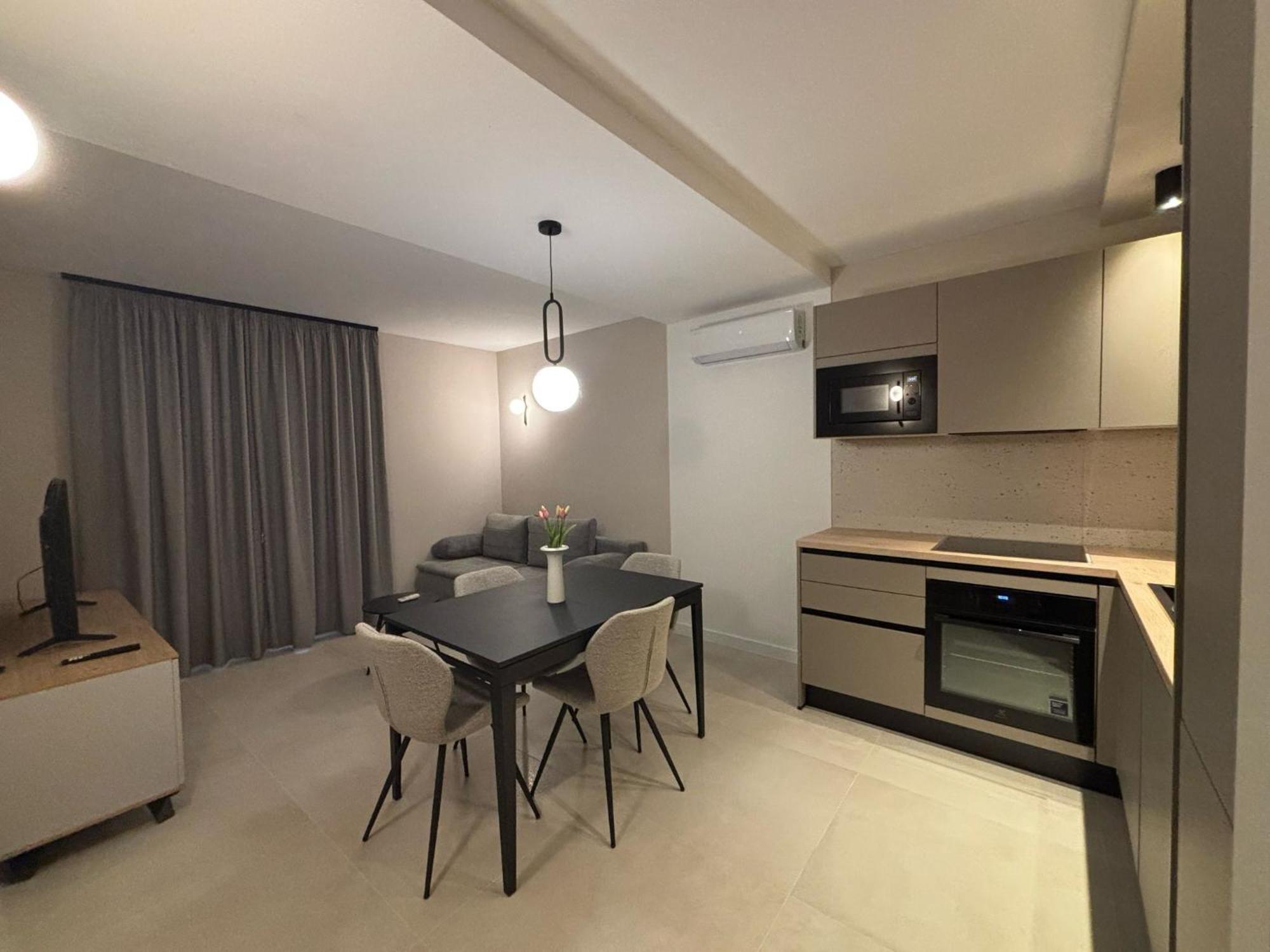 Sea View Apartment Gin Брела Екстериор снимка