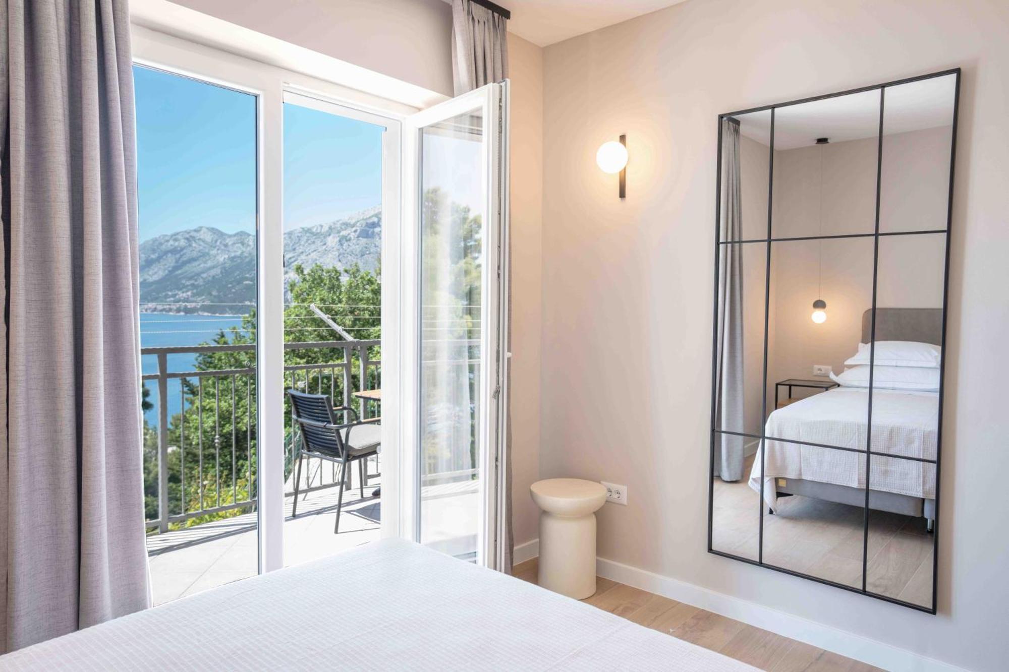 Sea View Apartment Gin Брела Екстериор снимка