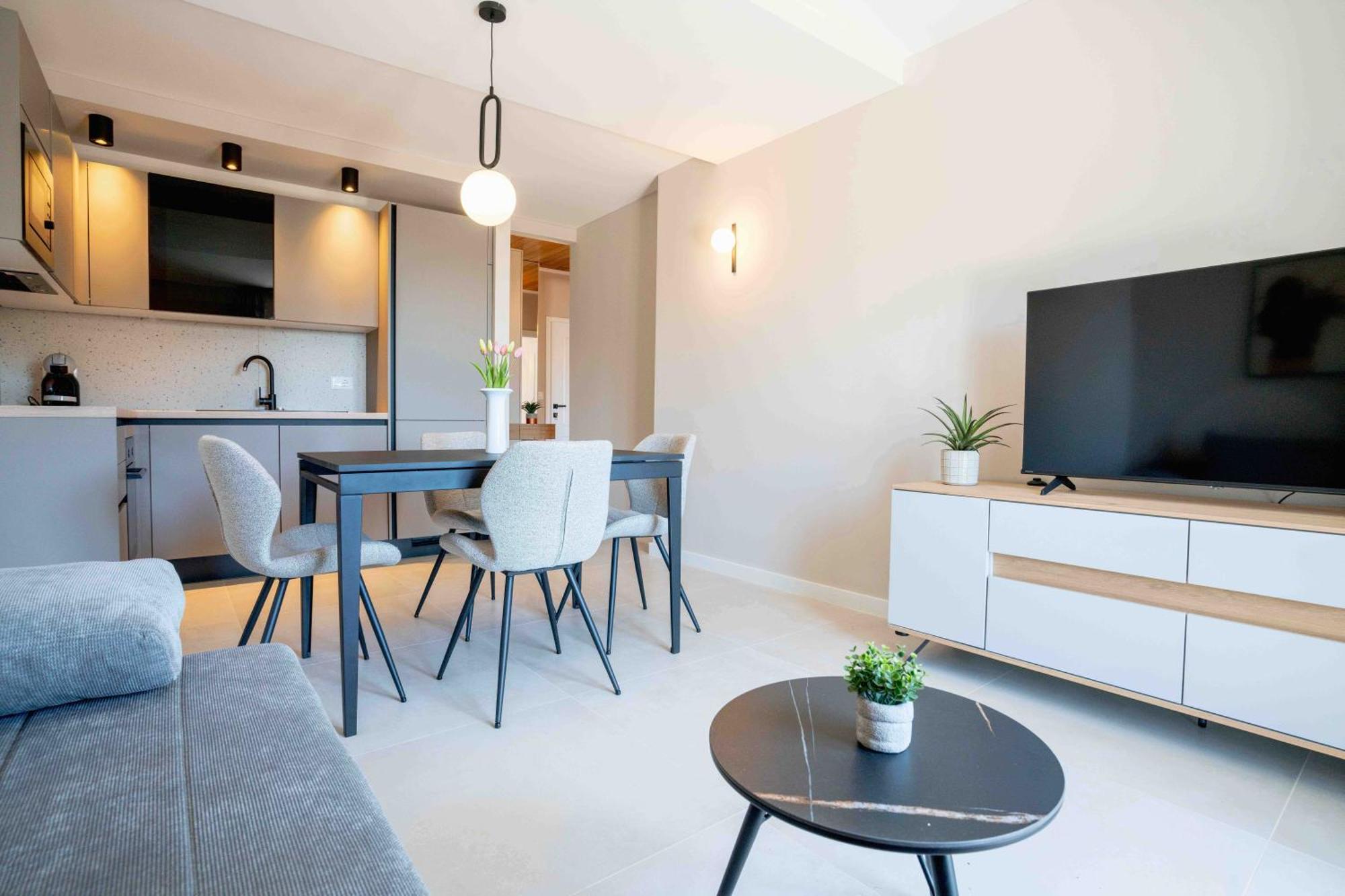 Sea View Apartment Gin Брела Екстериор снимка