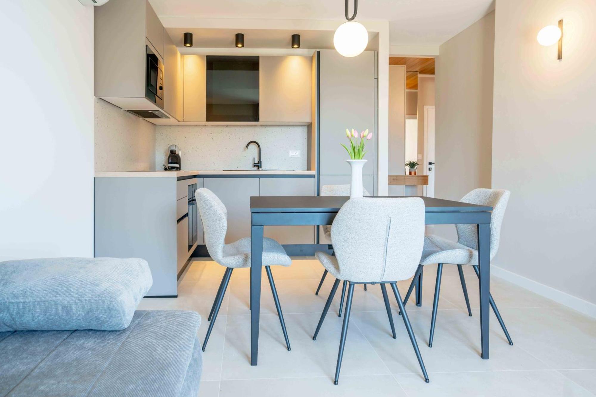 Sea View Apartment Gin Брела Екстериор снимка