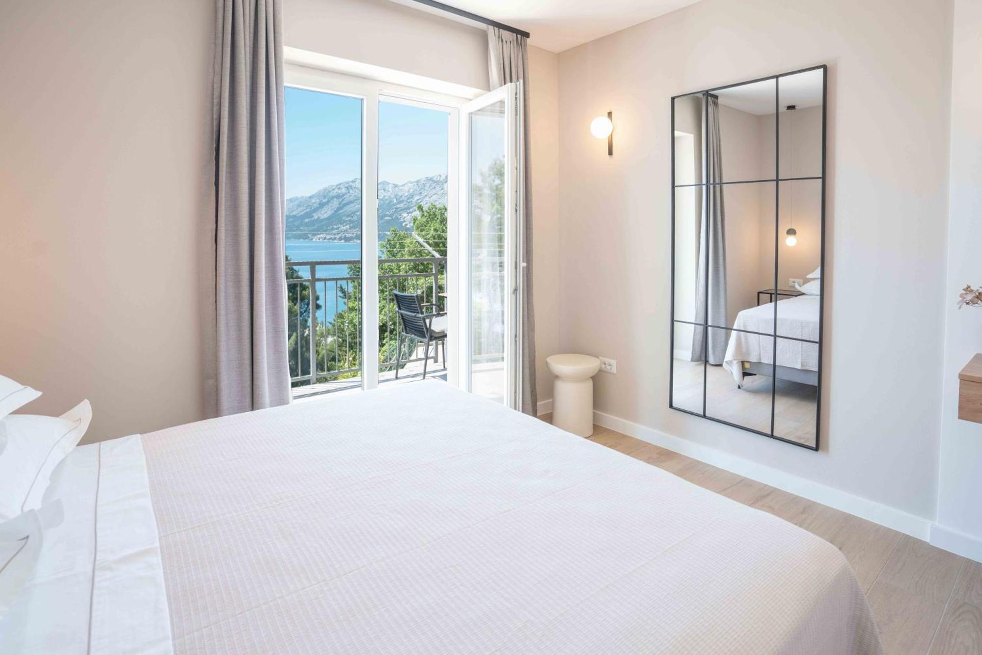 Sea View Apartment Gin Брела Екстериор снимка