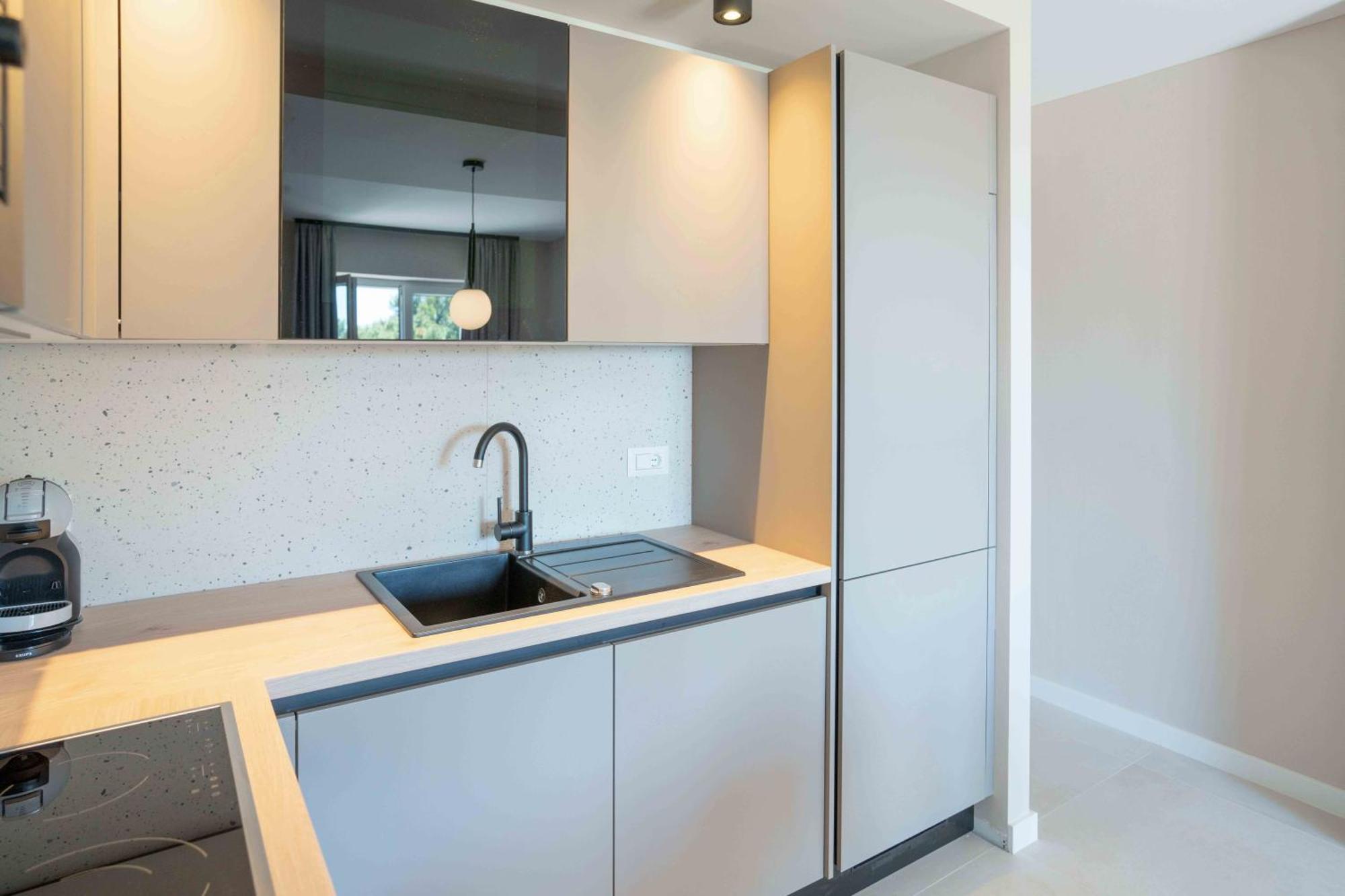 Sea View Apartment Gin Брела Екстериор снимка