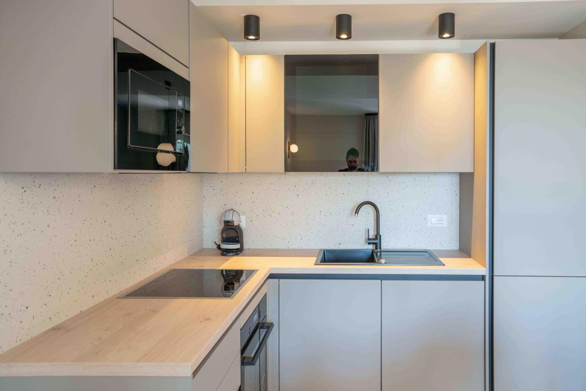Sea View Apartment Gin Брела Екстериор снимка