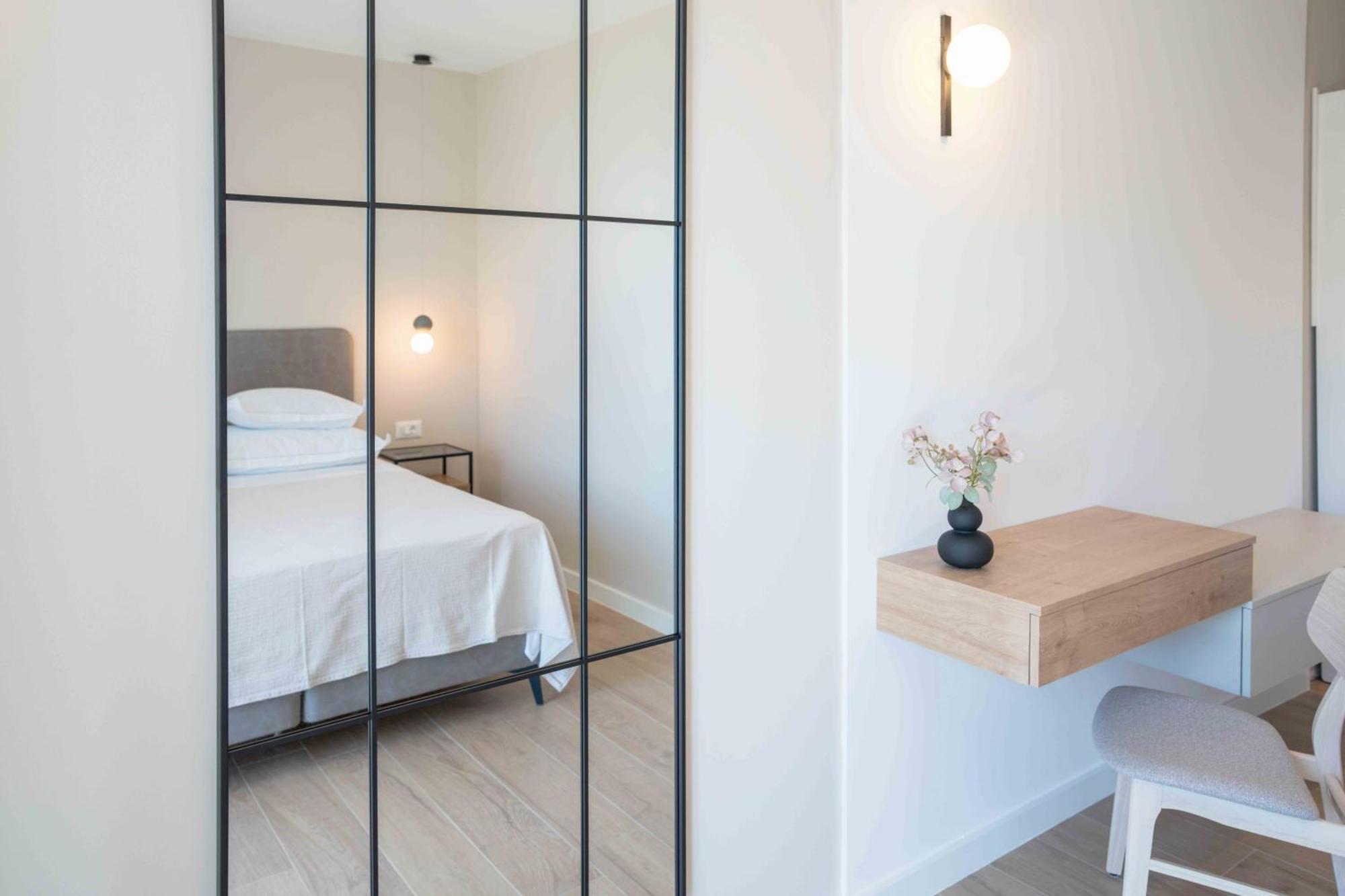 Sea View Apartment Gin Брела Екстериор снимка