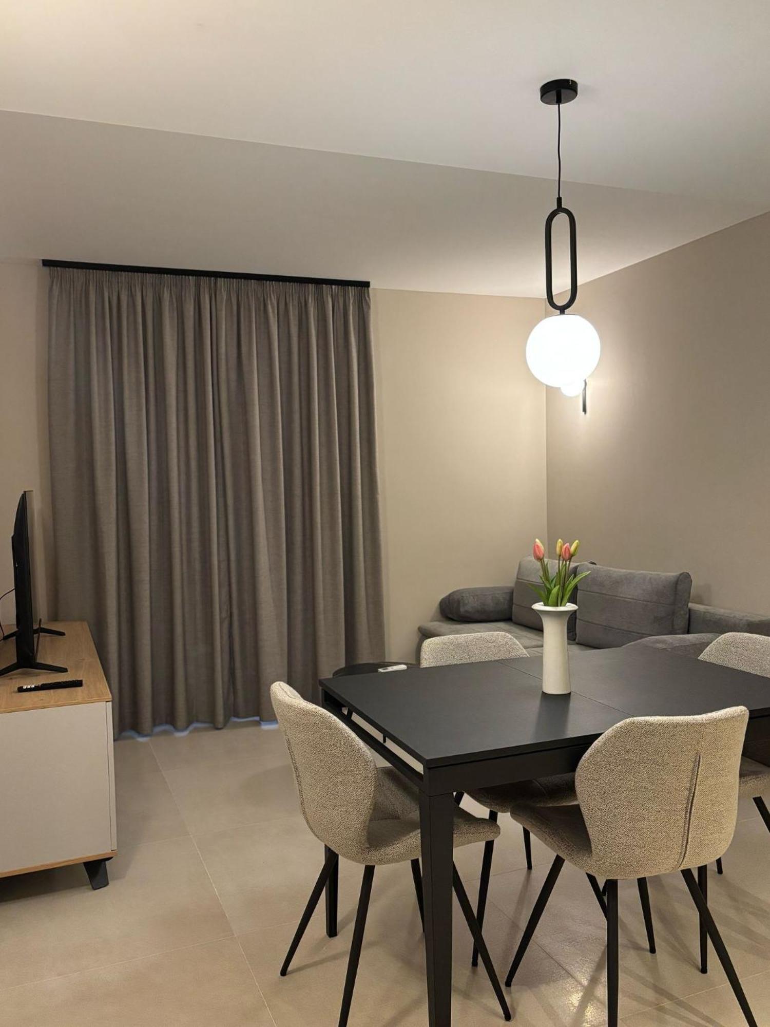 Sea View Apartment Gin Брела Екстериор снимка