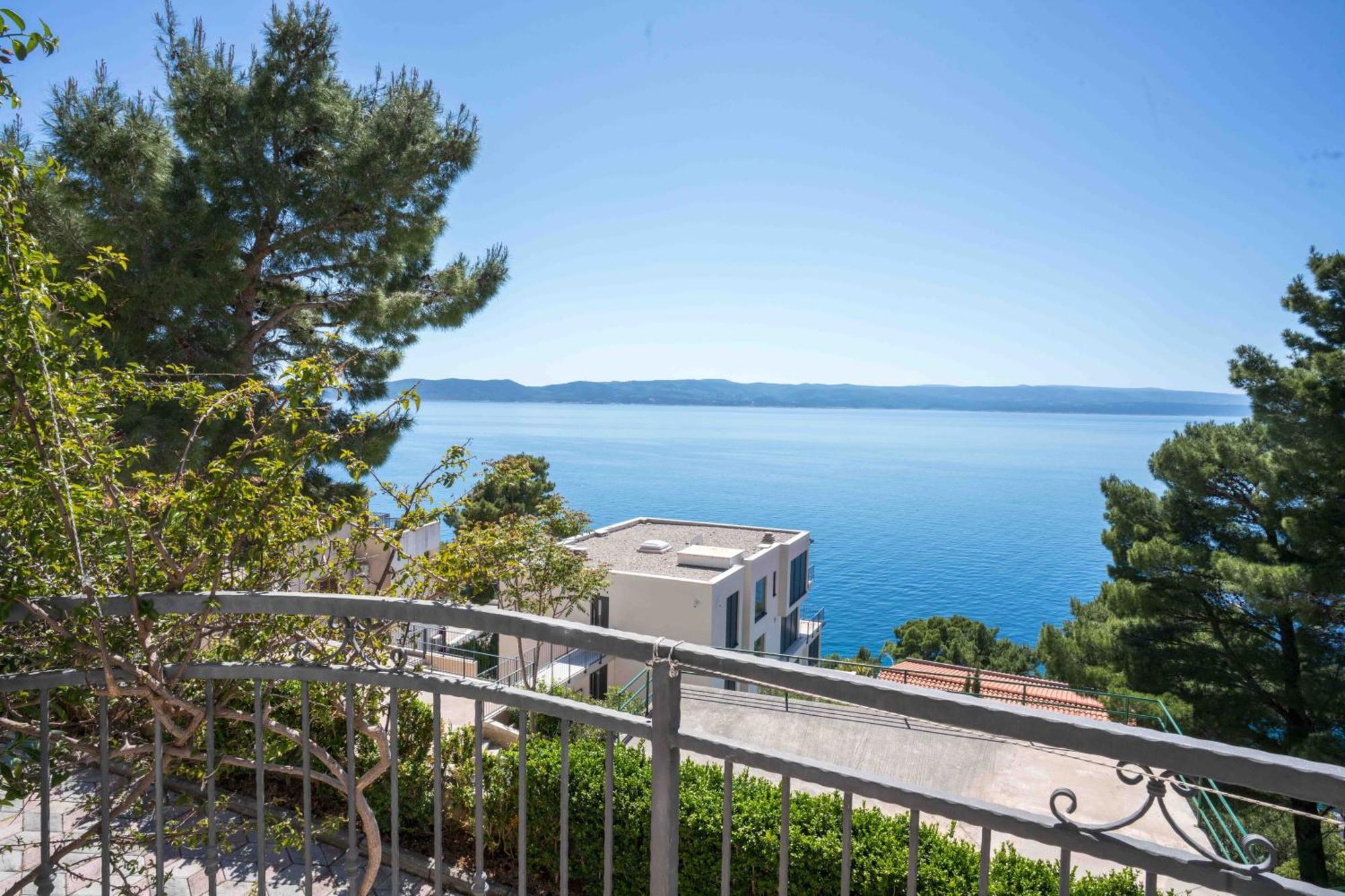 Sea View Apartment Gin Брела Стая снимка