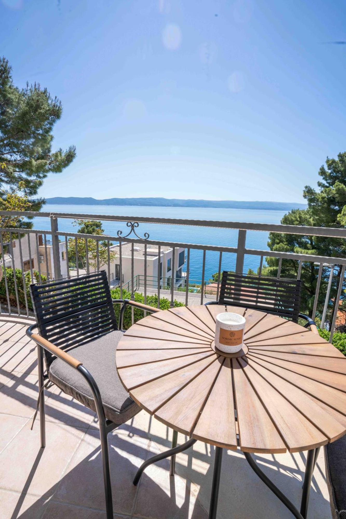 Sea View Apartment Gin Брела Екстериор снимка