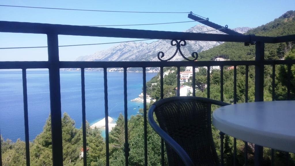 Sea View Apartment Gin Брела Екстериор снимка