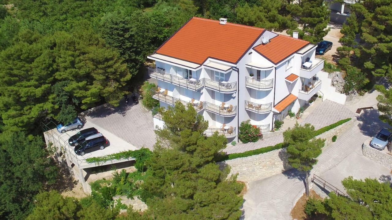 Sea View Apartment Gin Брела Екстериор снимка