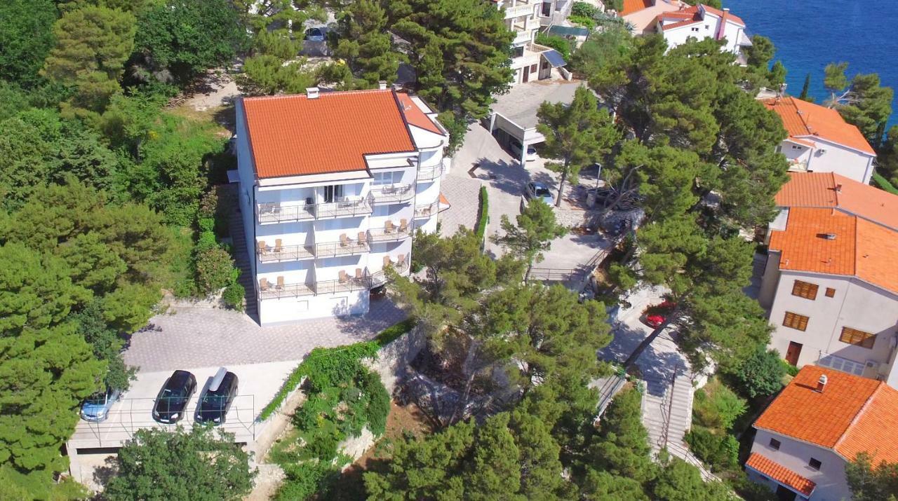 Sea View Apartment Gin Брела Екстериор снимка