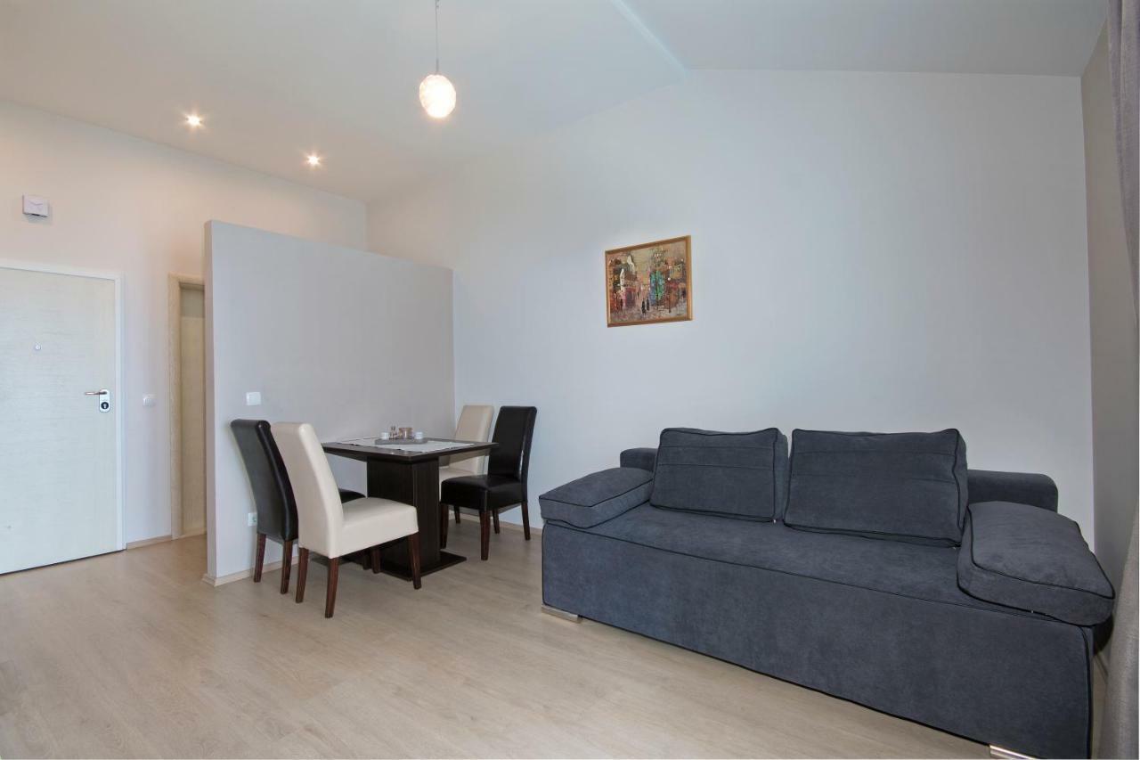 Sea View Apartment Gin Брела Екстериор снимка
