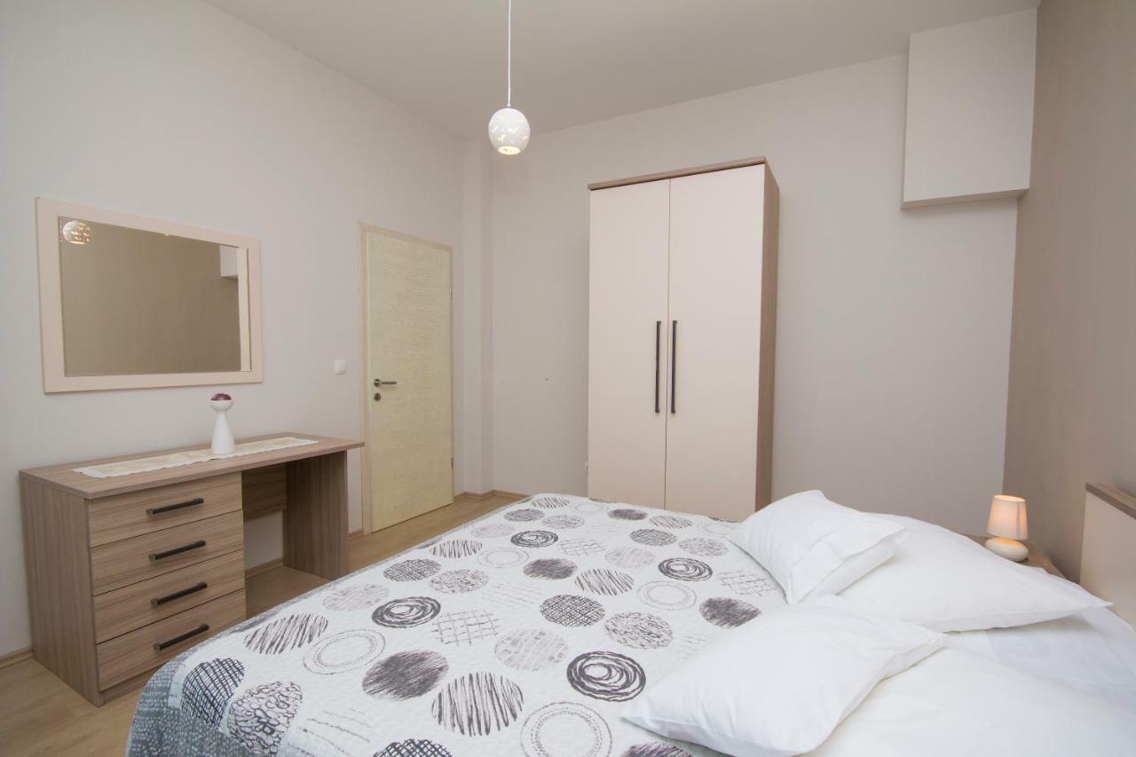 Sea View Apartment Gin Брела Екстериор снимка
