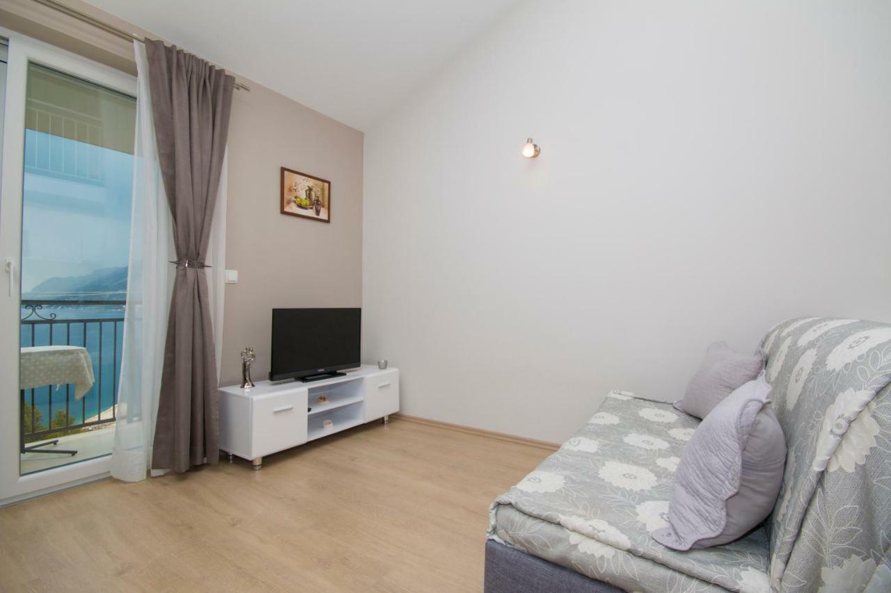 Sea View Apartment Gin Брела Екстериор снимка