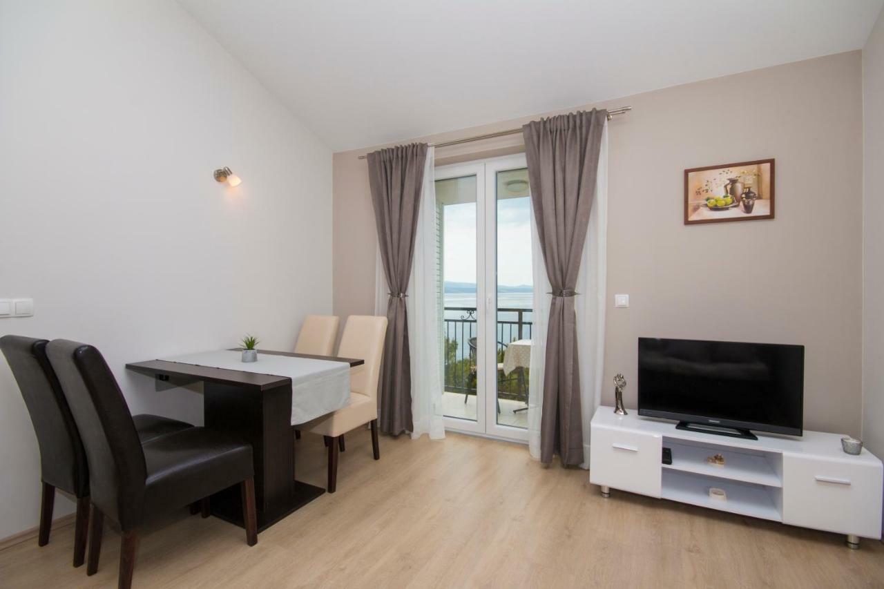 Sea View Apartment Gin Брела Екстериор снимка