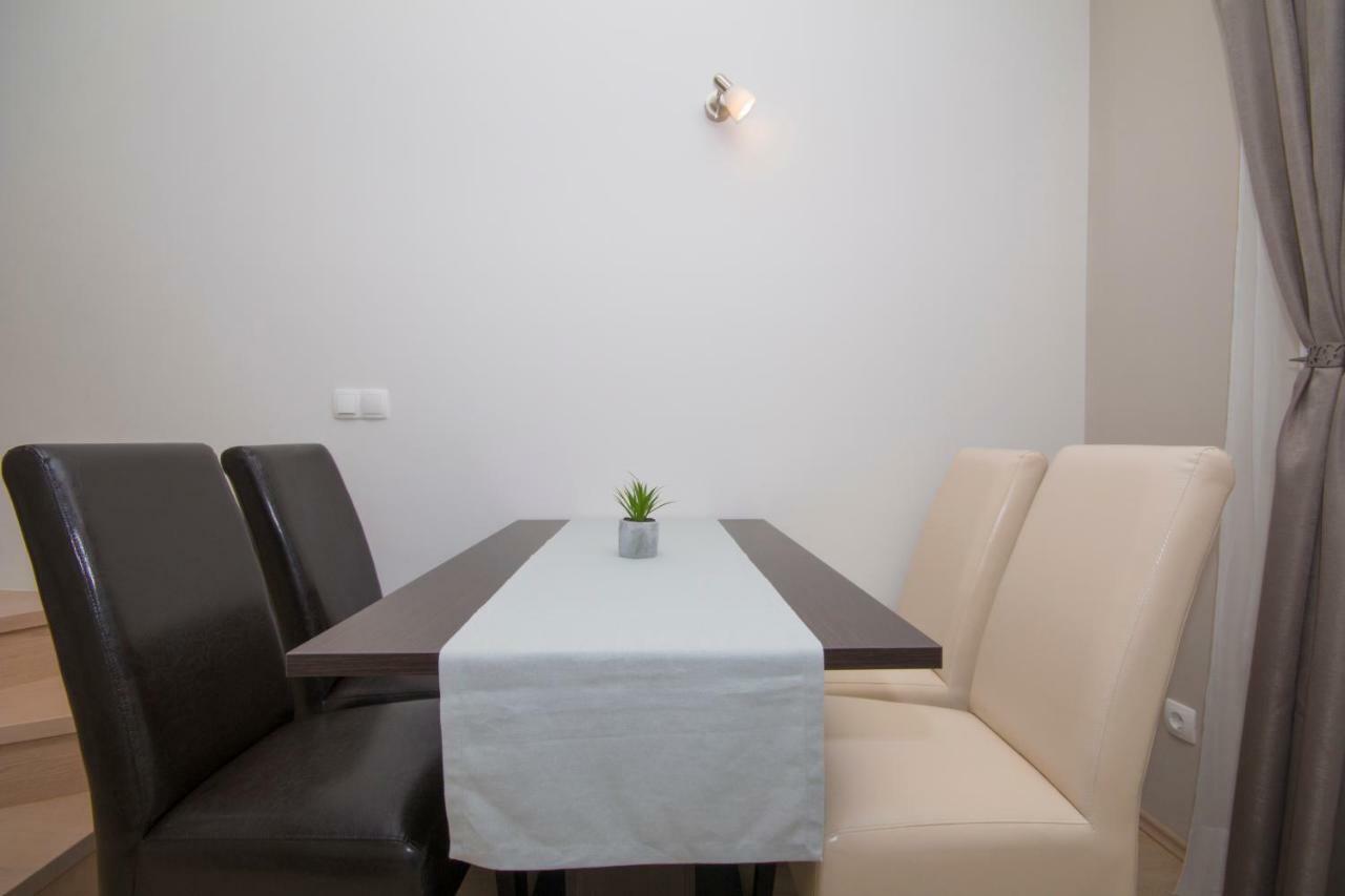 Sea View Apartment Gin Брела Екстериор снимка