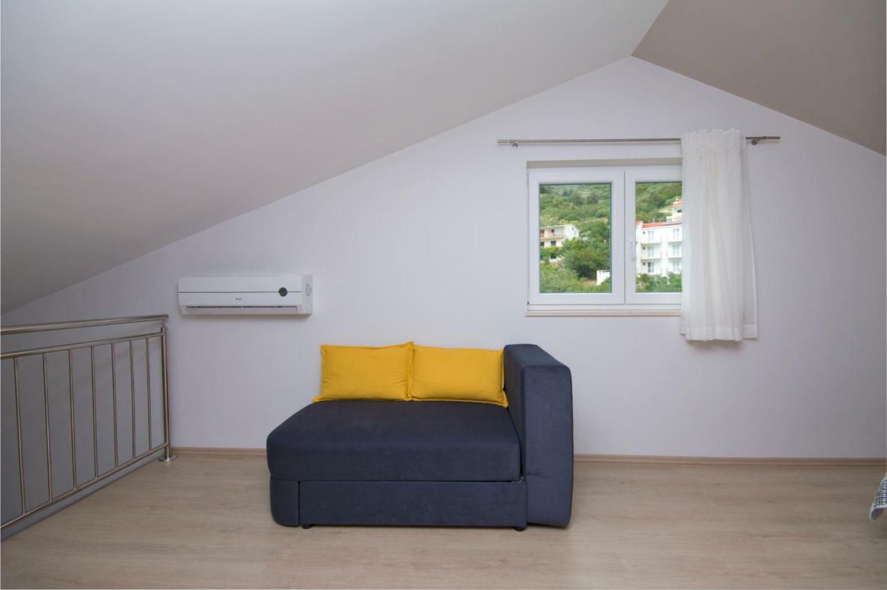 Sea View Apartment Gin Брела Екстериор снимка