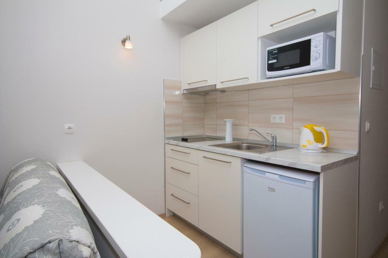 Sea View Apartment Gin Брела Екстериор снимка
